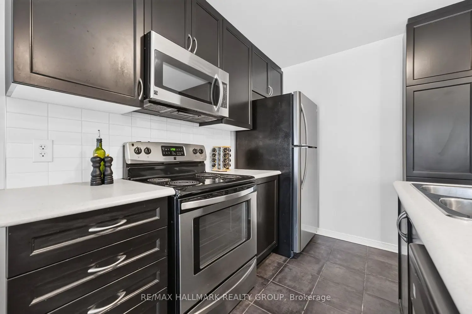 2591 Longfields Drive 26 photo 5