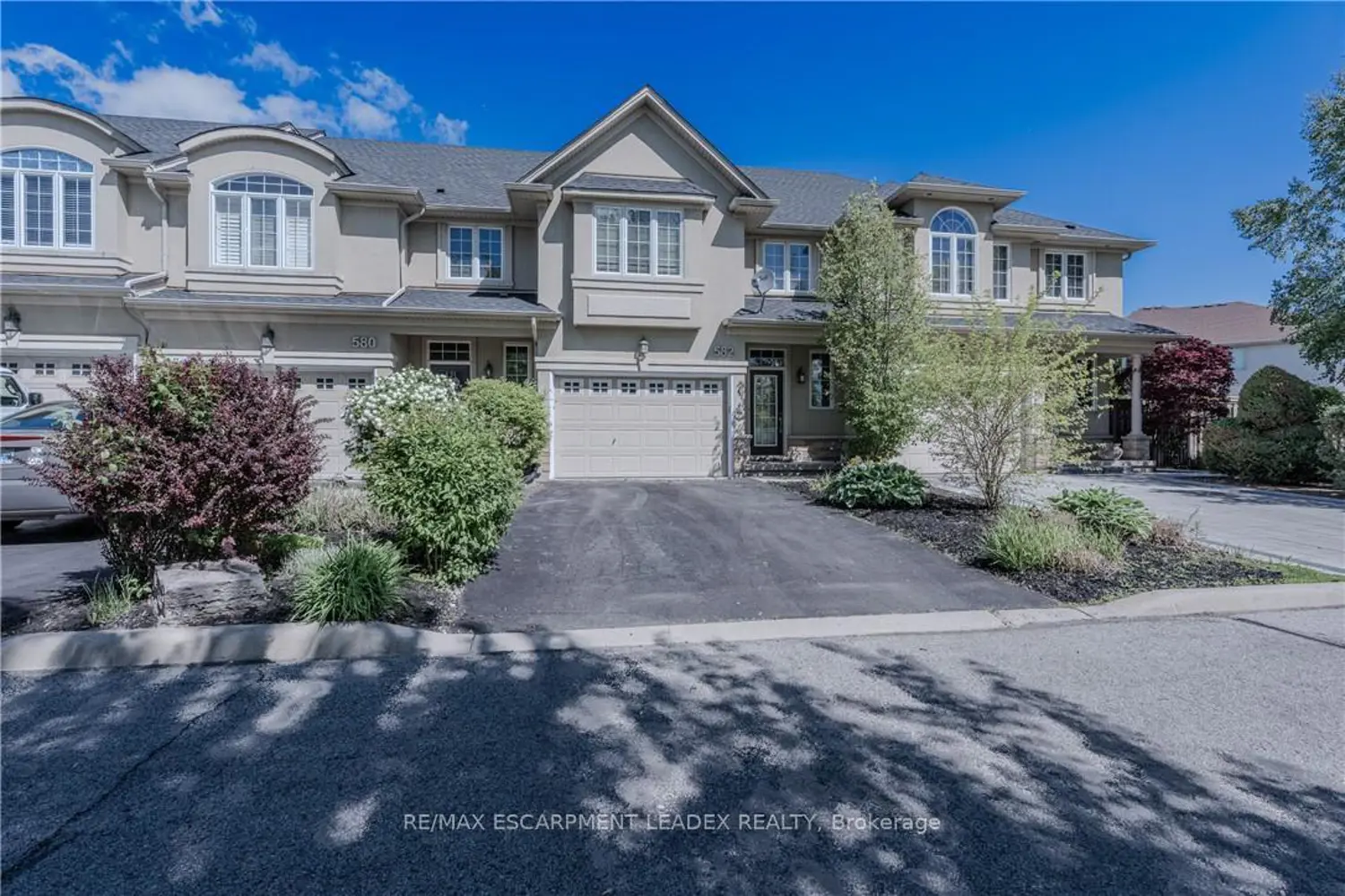 582 Stonehenge Drive photo 2