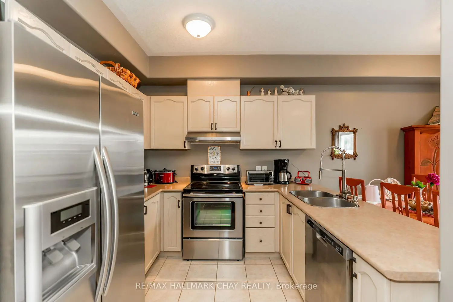 488 Yonge Street 9 photo 4