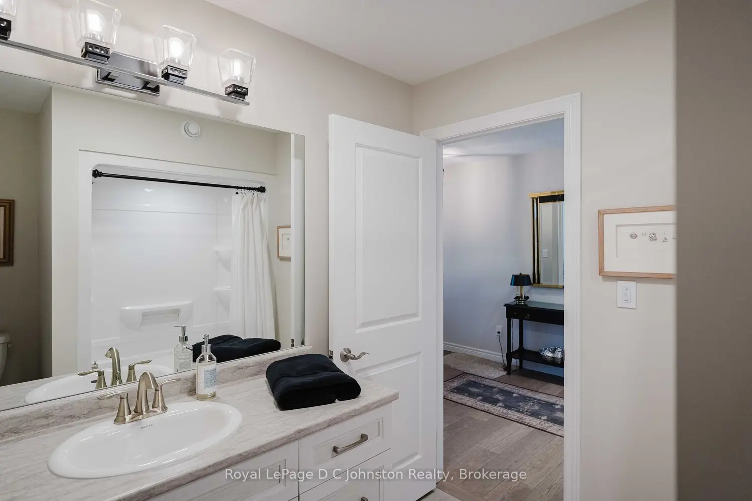 560 Devonshire Road 16 photo 5