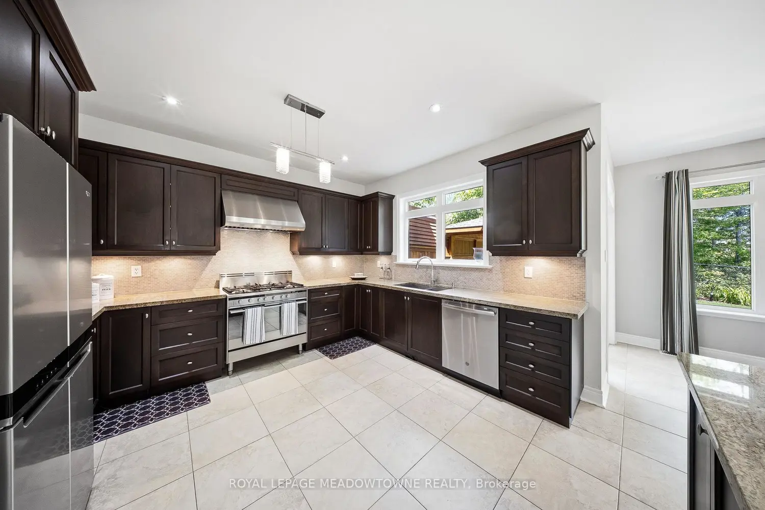 298 Eaton Street photo 5