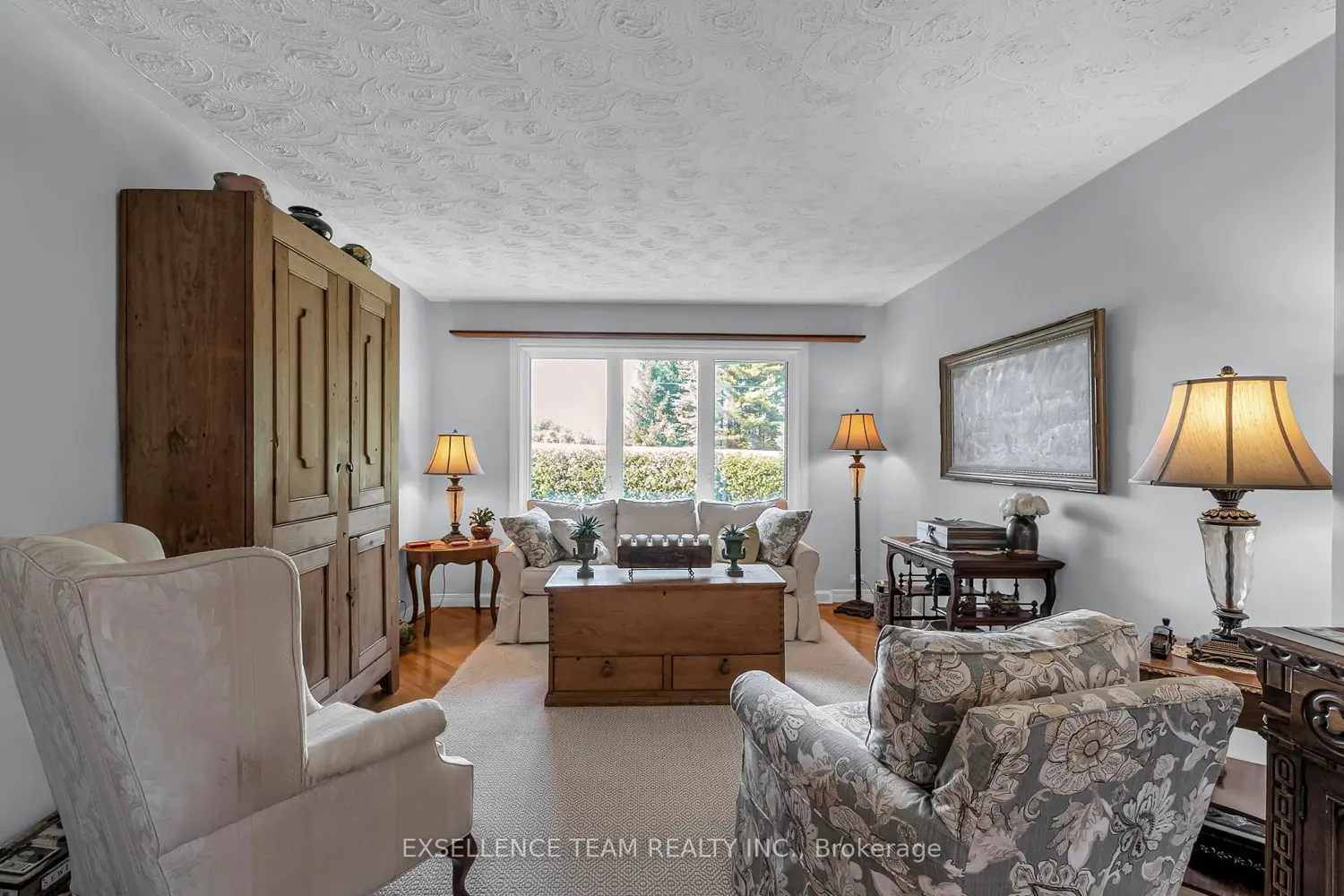 7 Hillview Circle photo 4