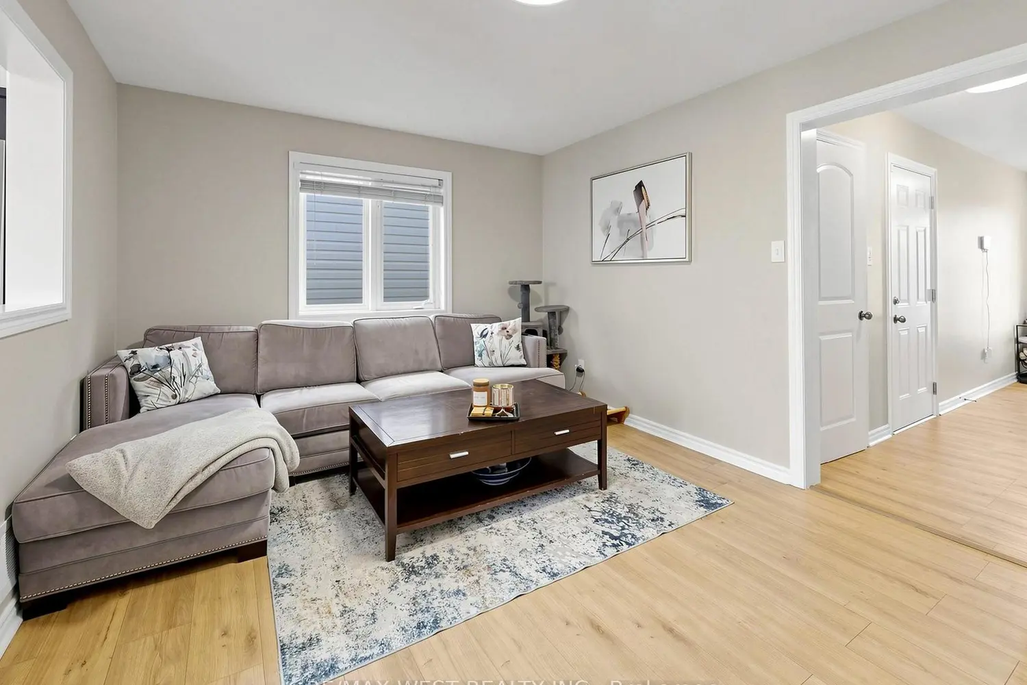 195 Banting Crescent photo 4