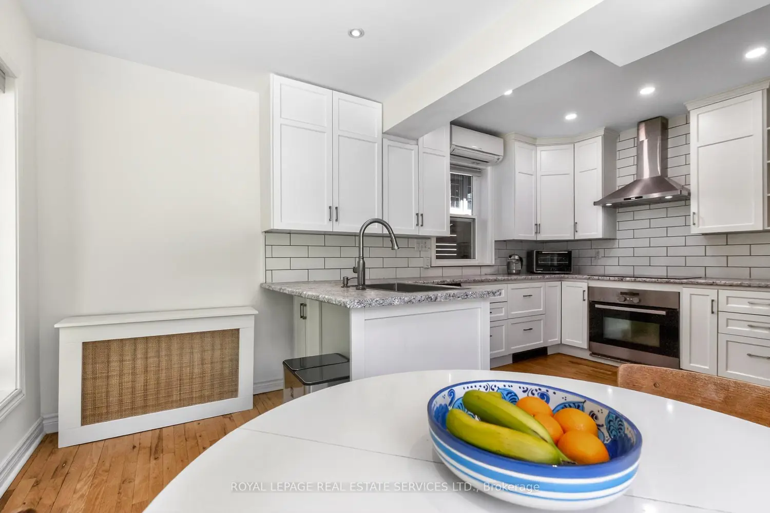 42 Humbercrest Boulevard photo 5