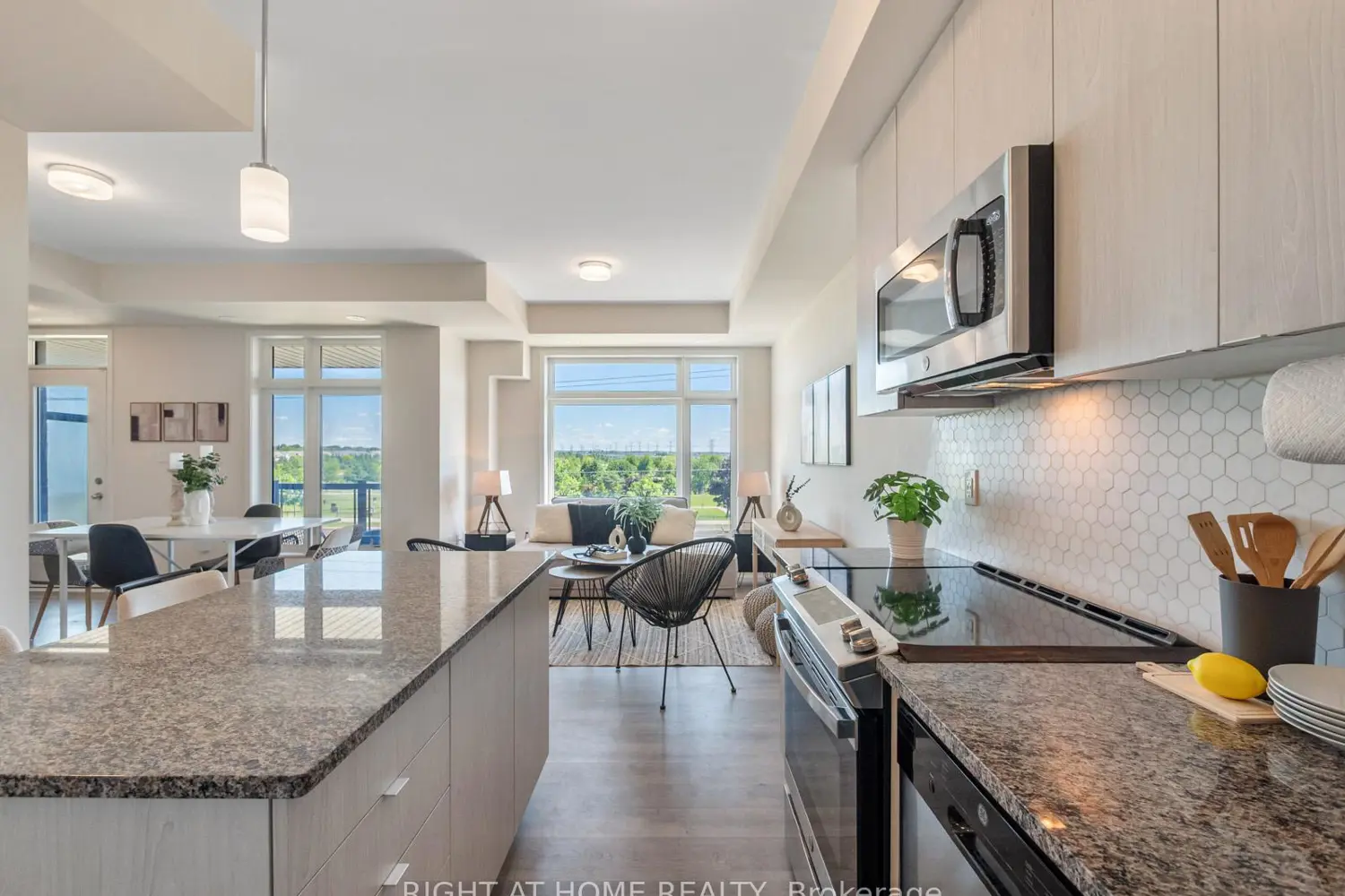 2550 Castlegate Crossing 403 photo 2