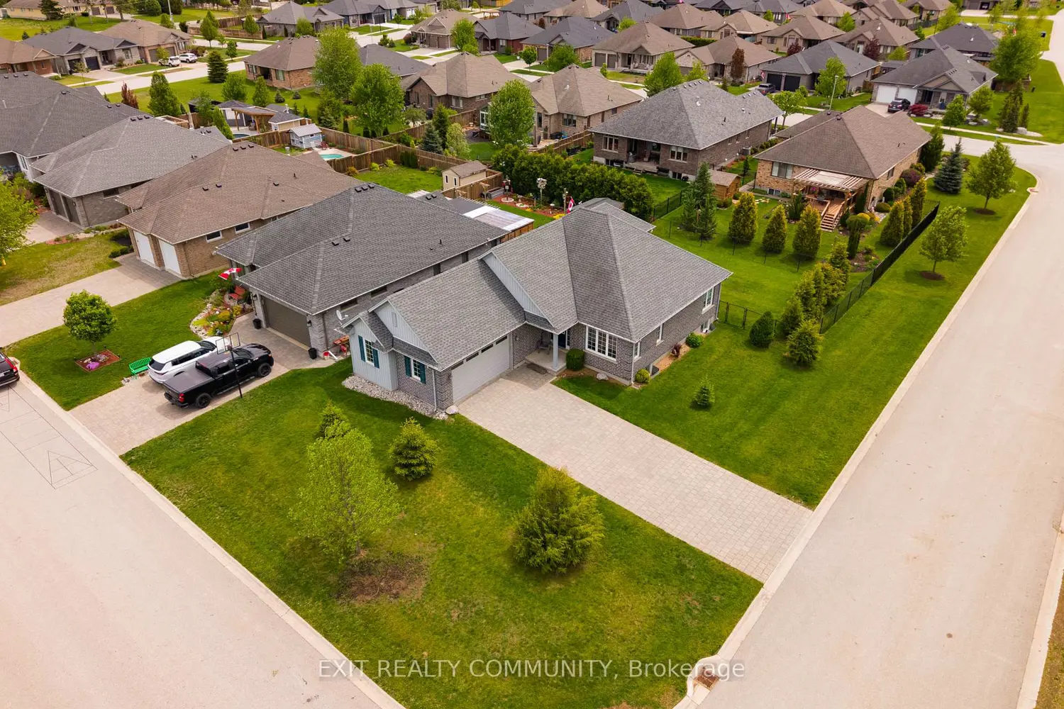 598 Bennett Crescent
