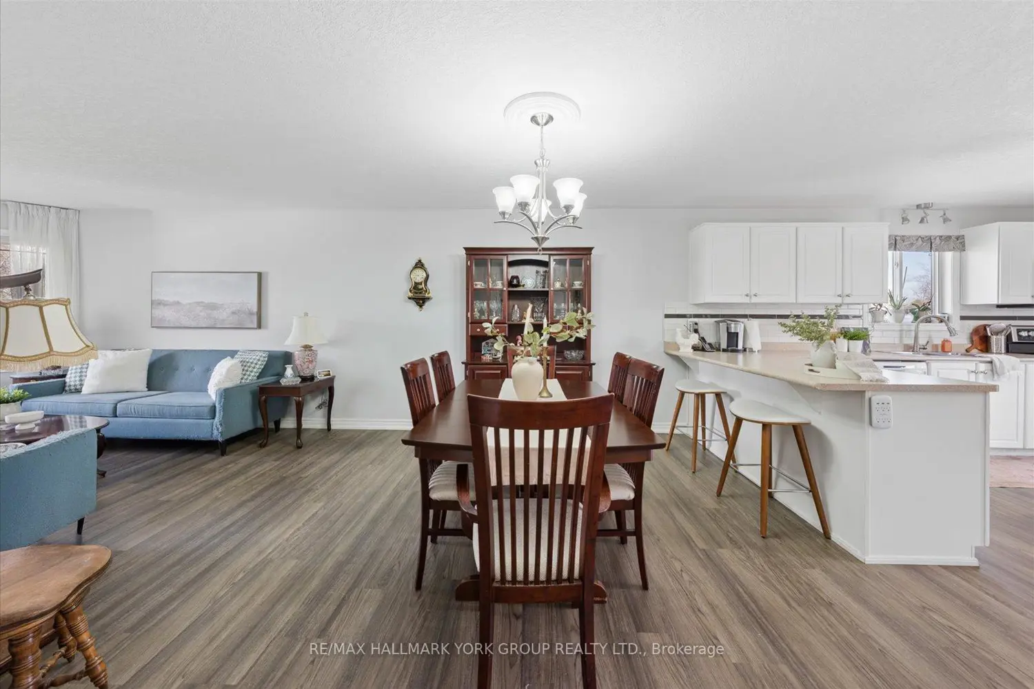 779 Sedore Avenue photo 5