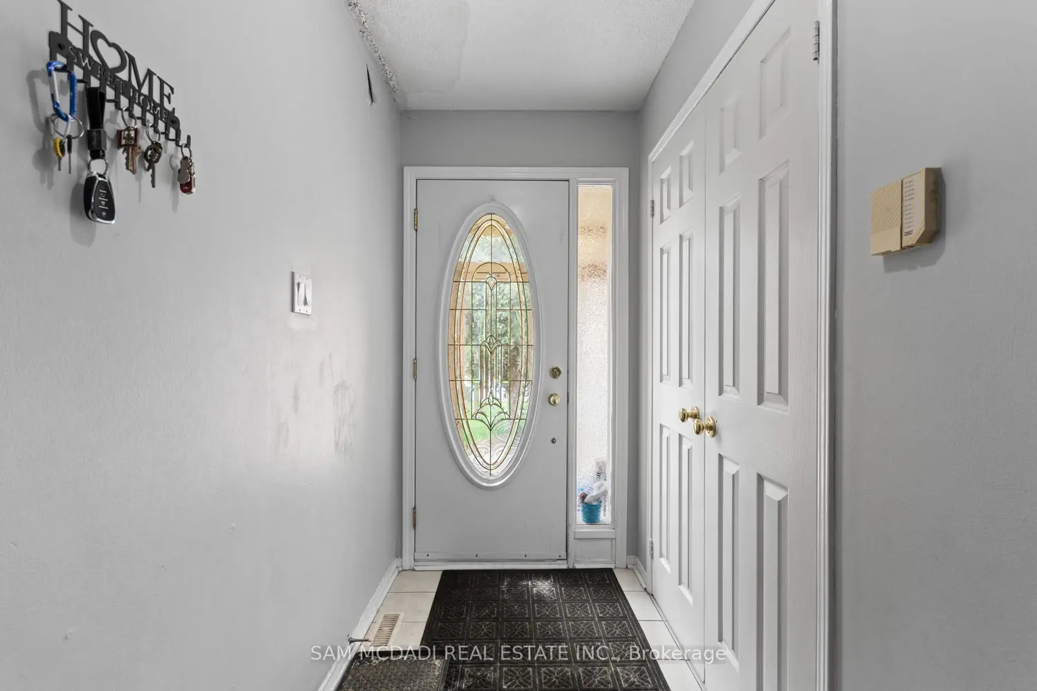 3182 Shadetree Drive photo 2
