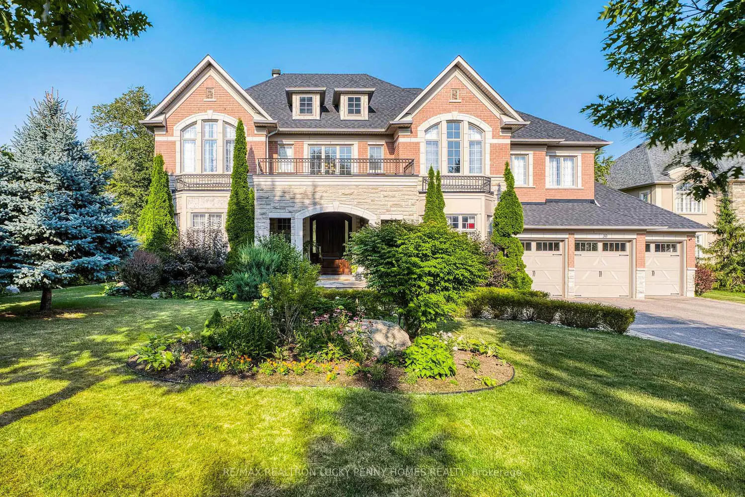 30 Bernadotte Drive photo 2