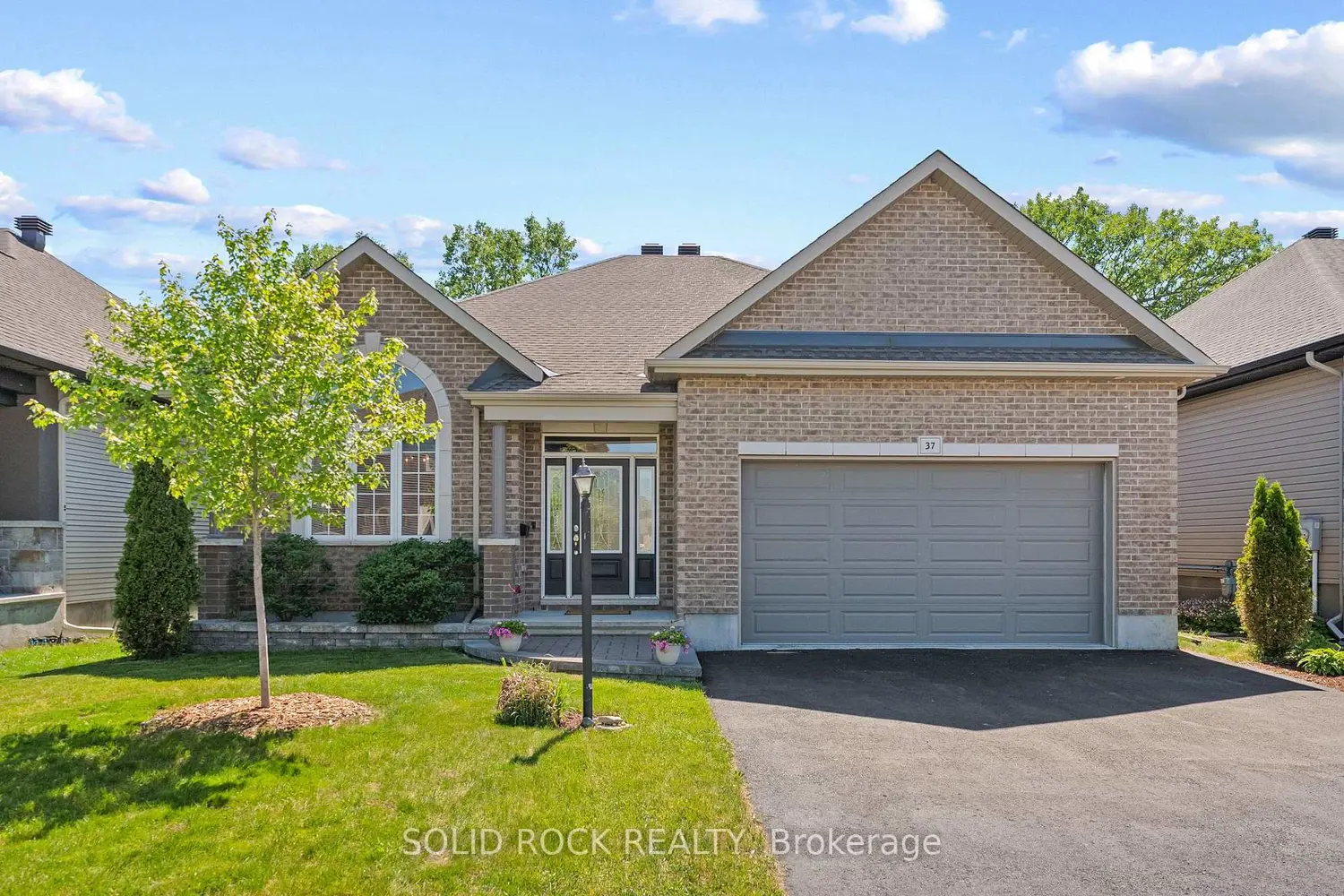 37 Dulmage Crescent