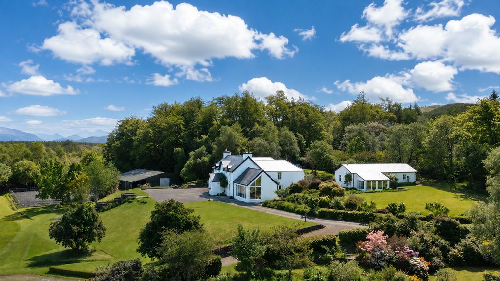 6 bed detached house for saleAcharacle PH36
