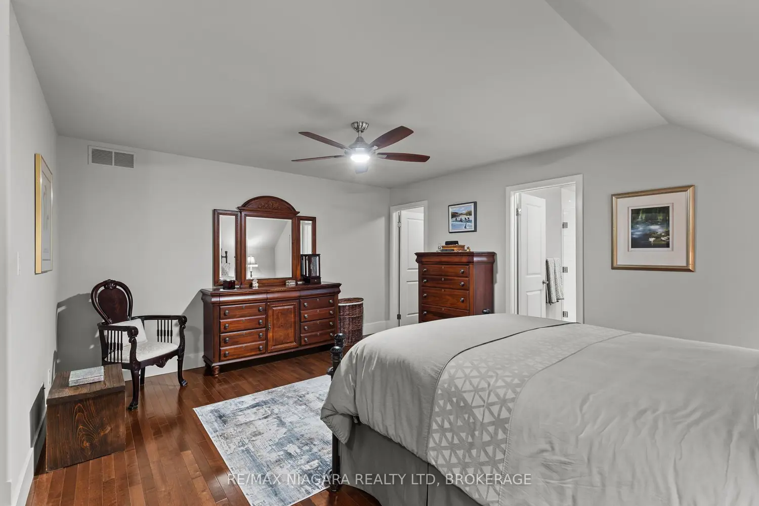 481 Victoria Street 3 photo 5