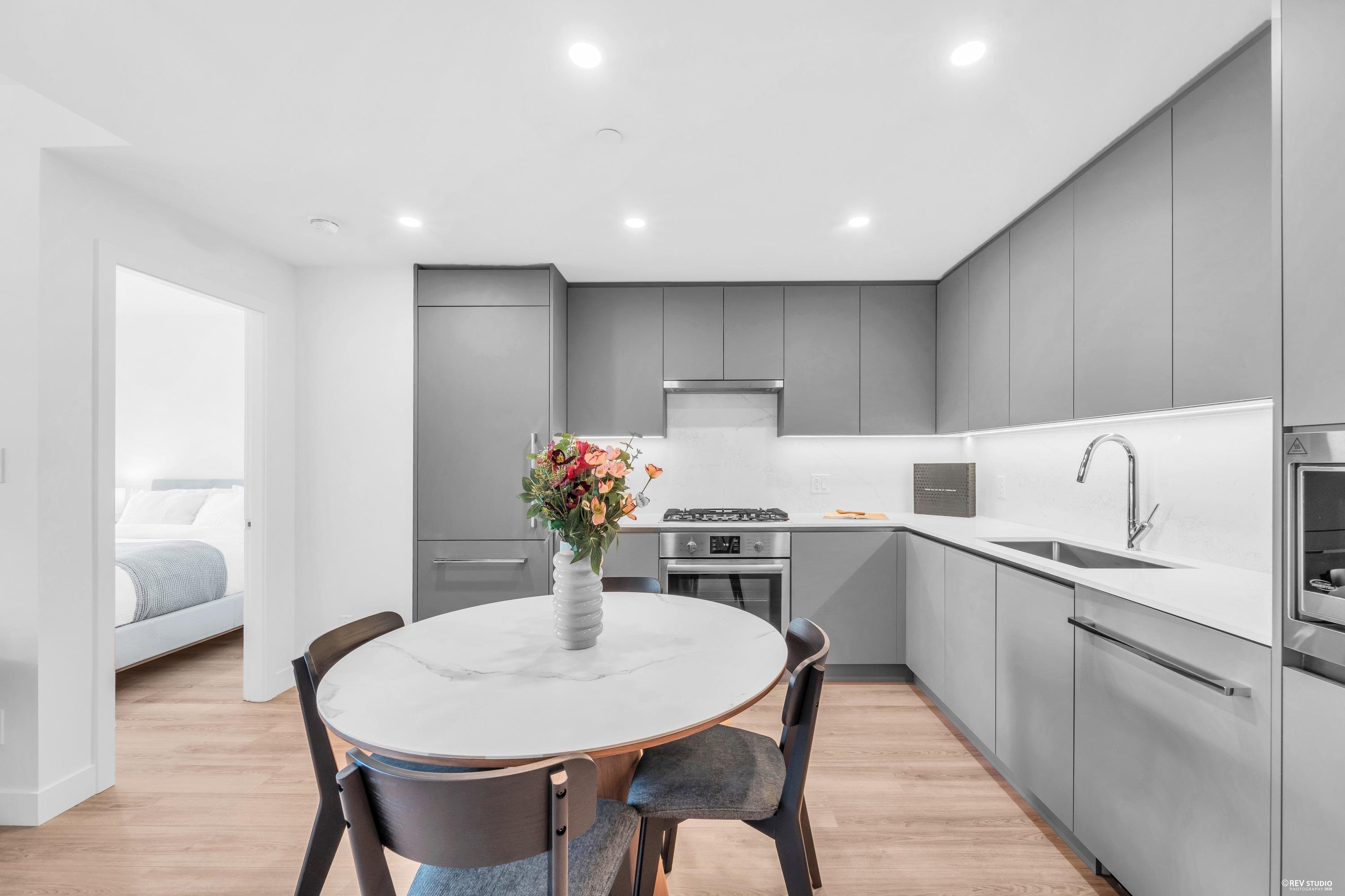 601-7977 Lansdowne Road, Richmond, BC, V6X 0X5