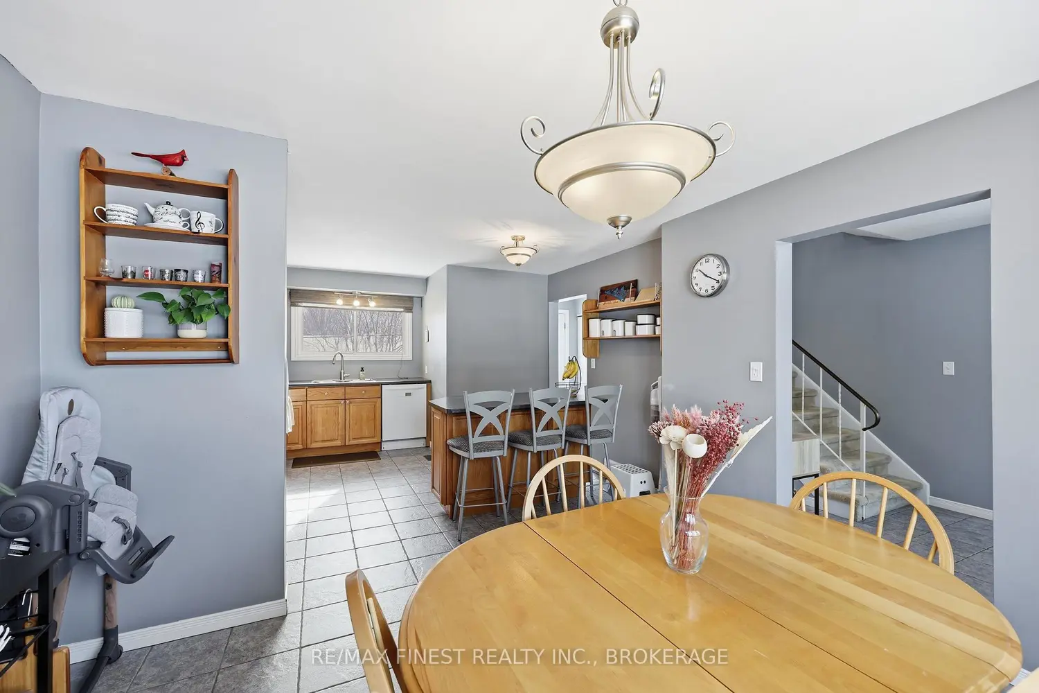 140 Falkirk Terrace photo 4