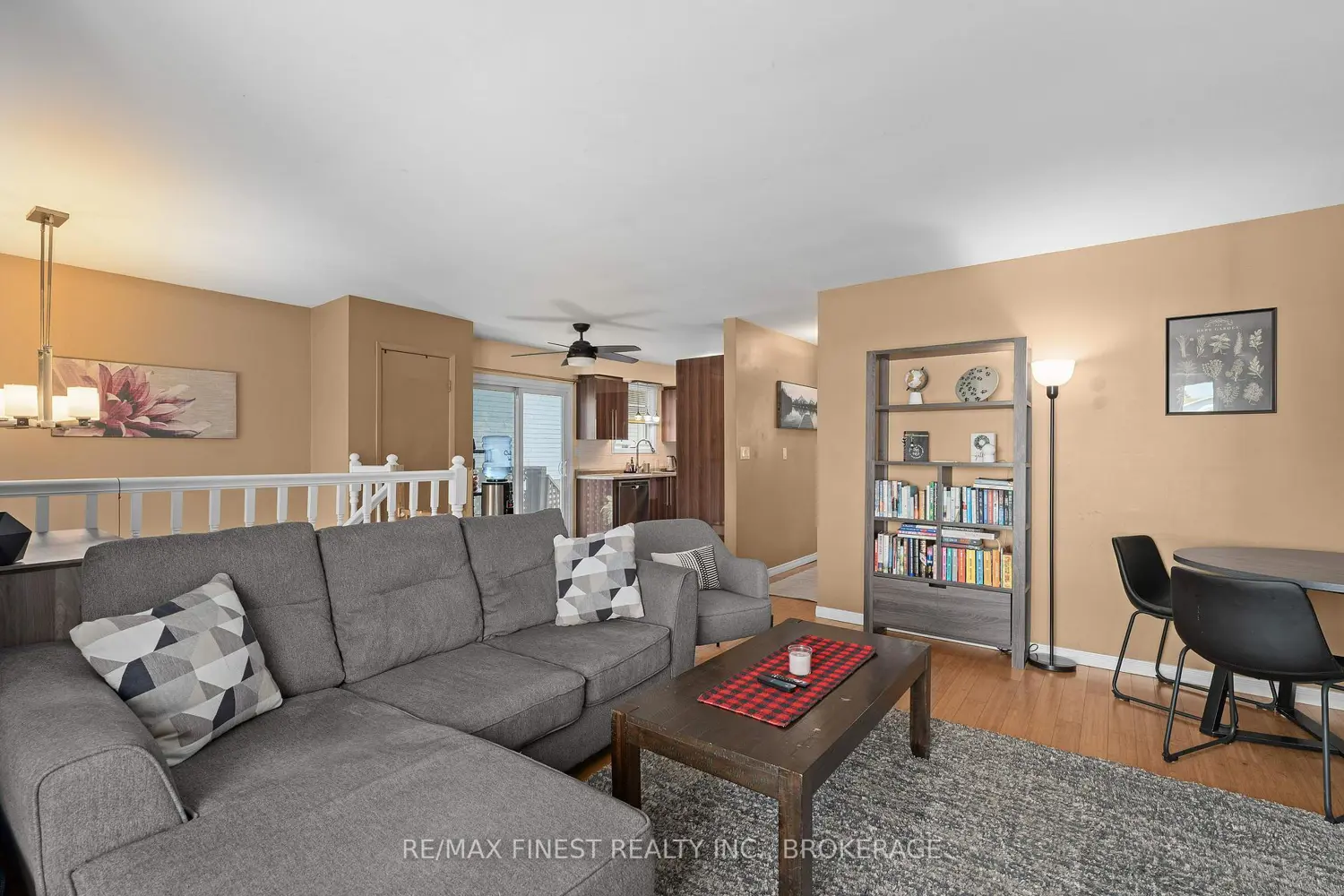 102 Grenadier Drive photo 3