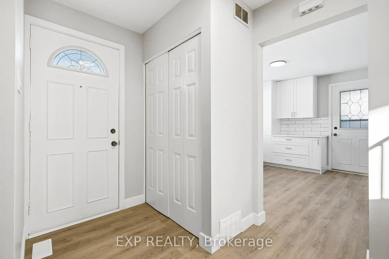 2158 Fillmore Crescent photo 5