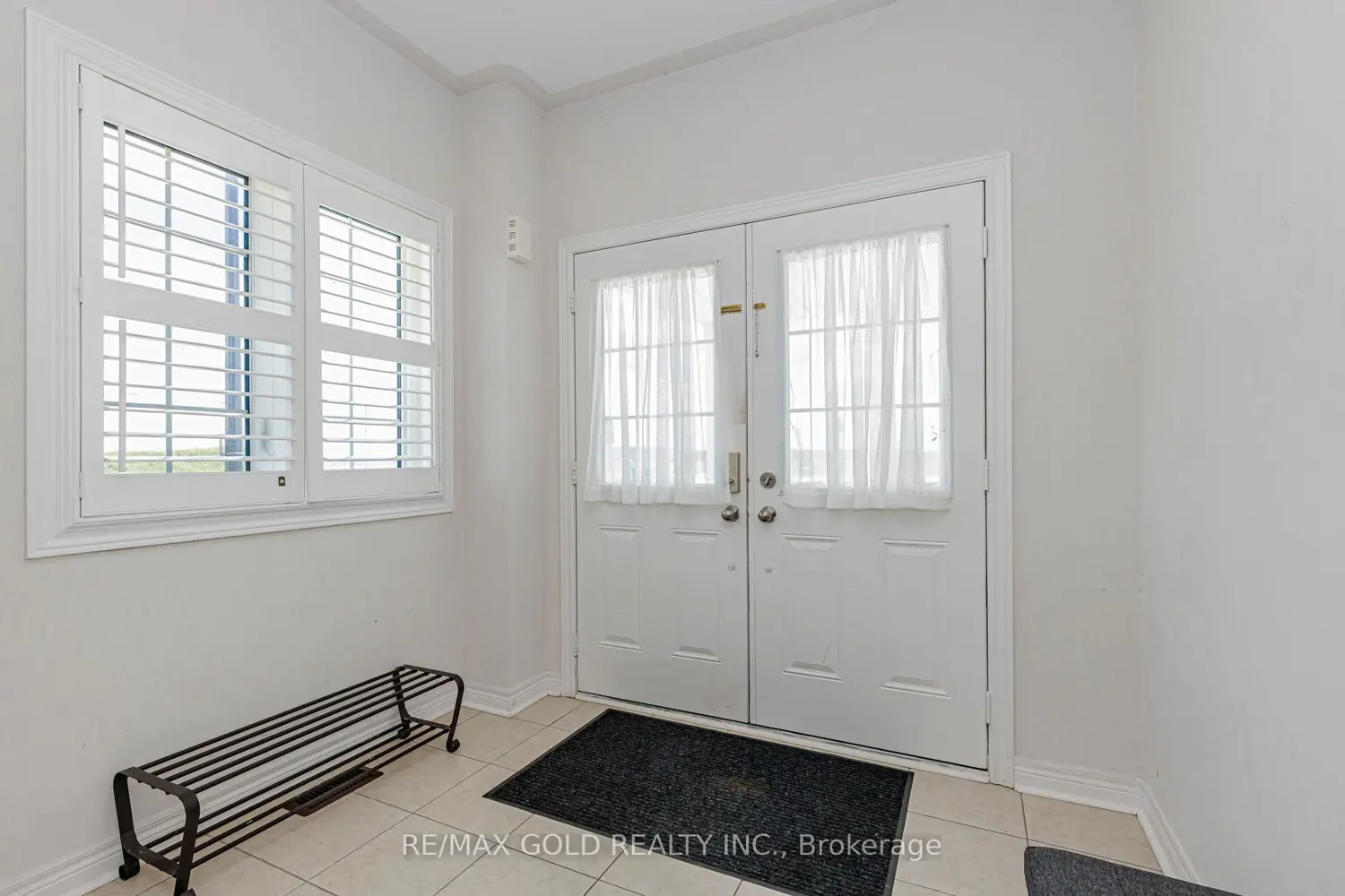 566 Bessborough Drive photo 2