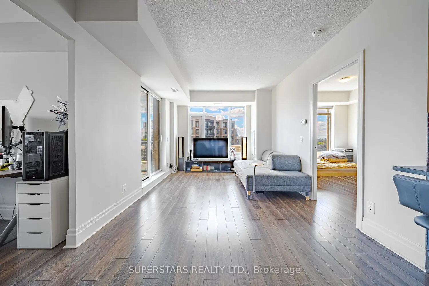 151 Upper Duke Crescent 809