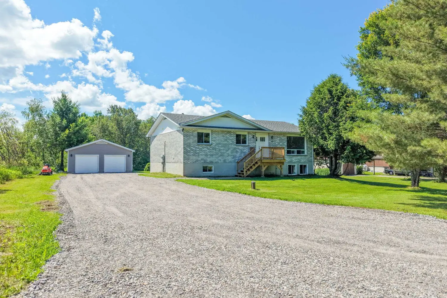 418 Laurier Street photo 2