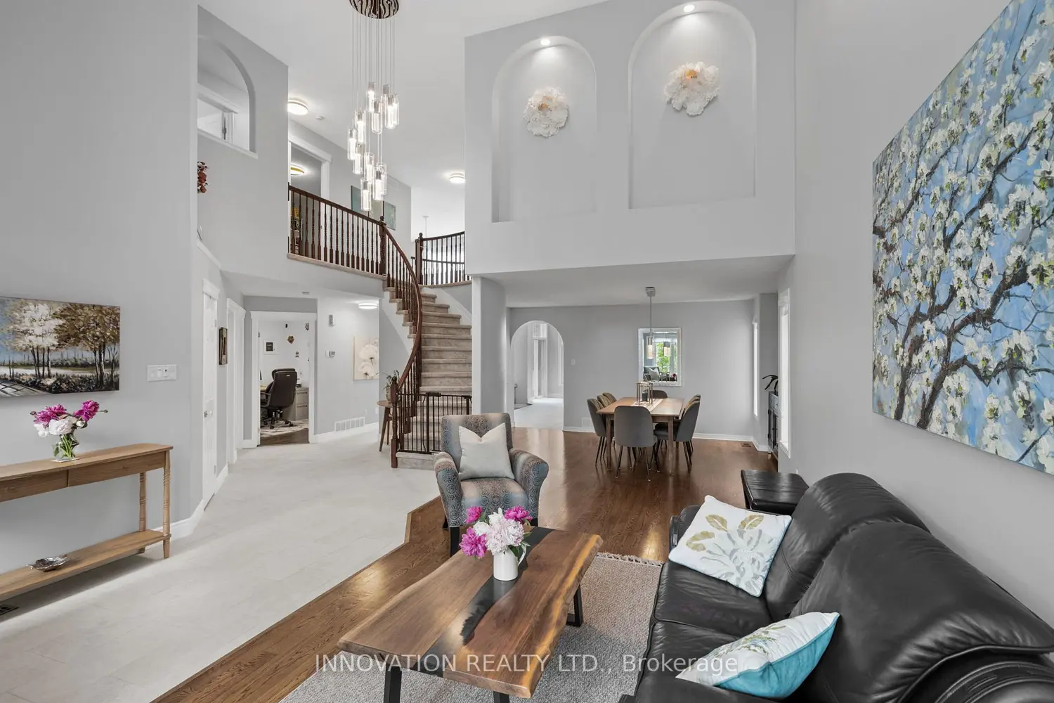 11 Bracewood Way photo 3
