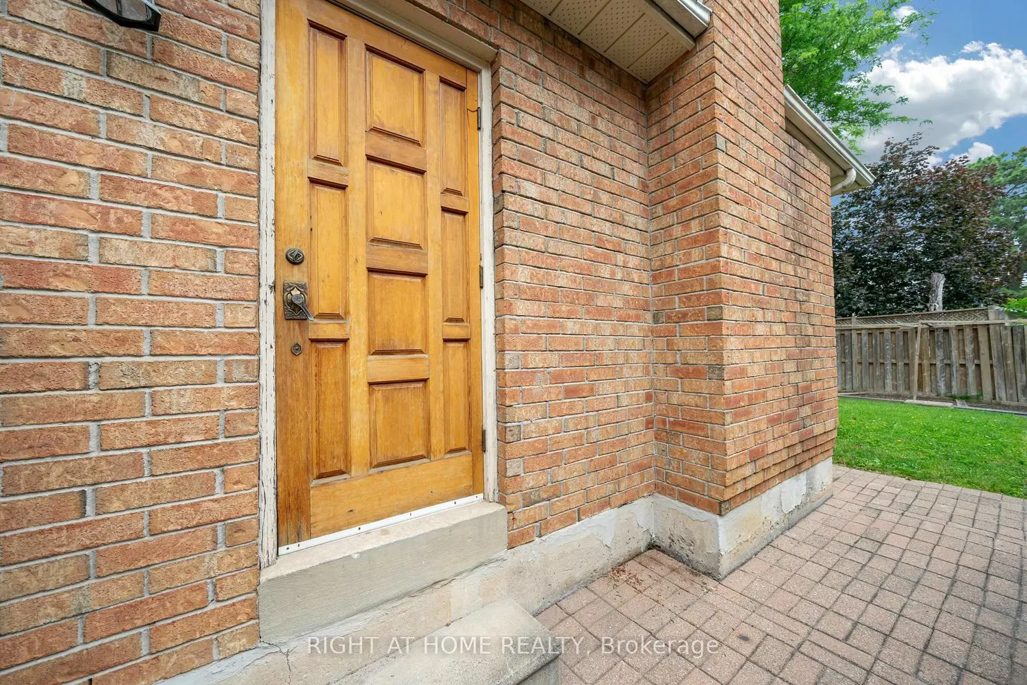 2573 Oshkin Court photo 3