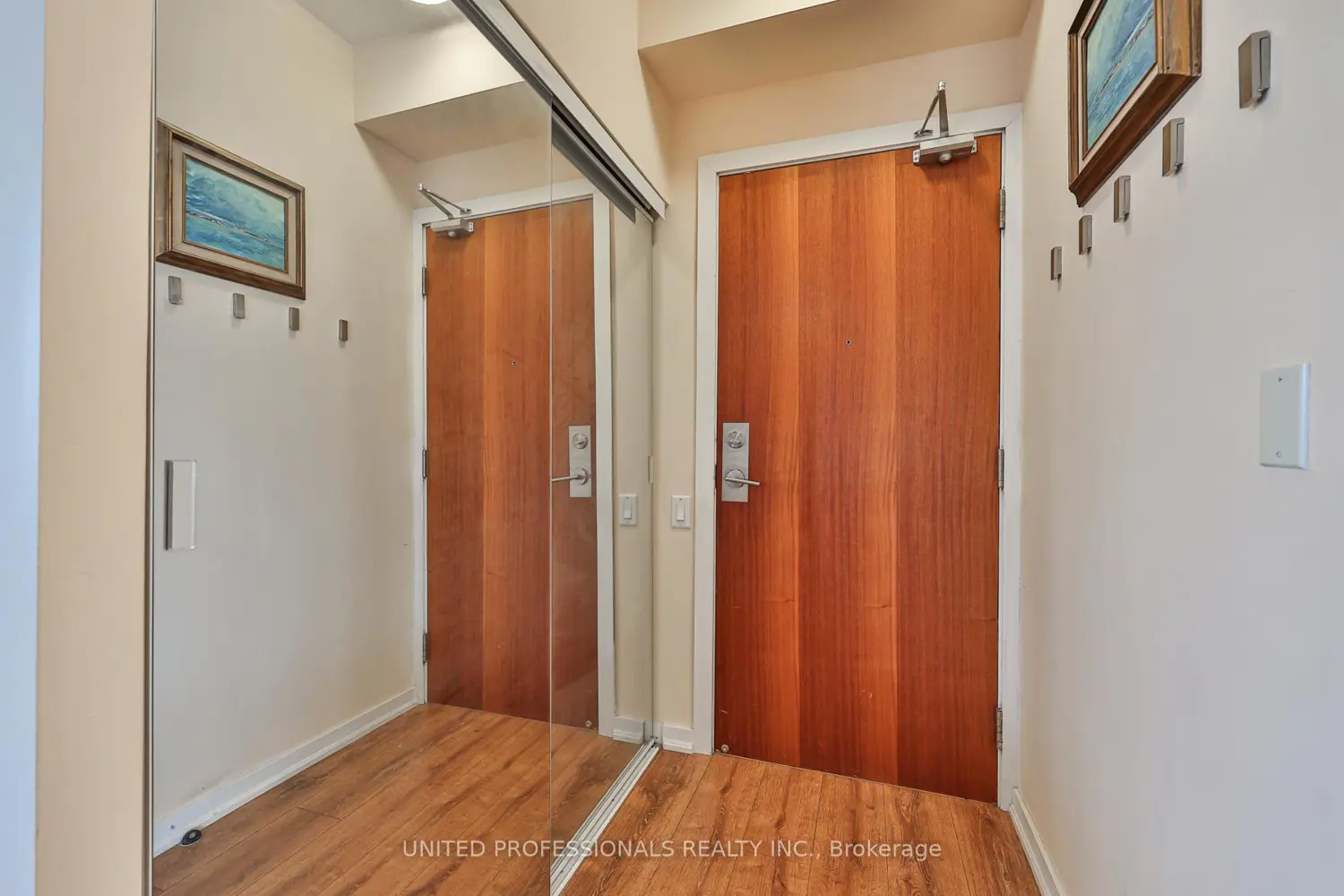 30 Canterbury Place 1507 photo 3