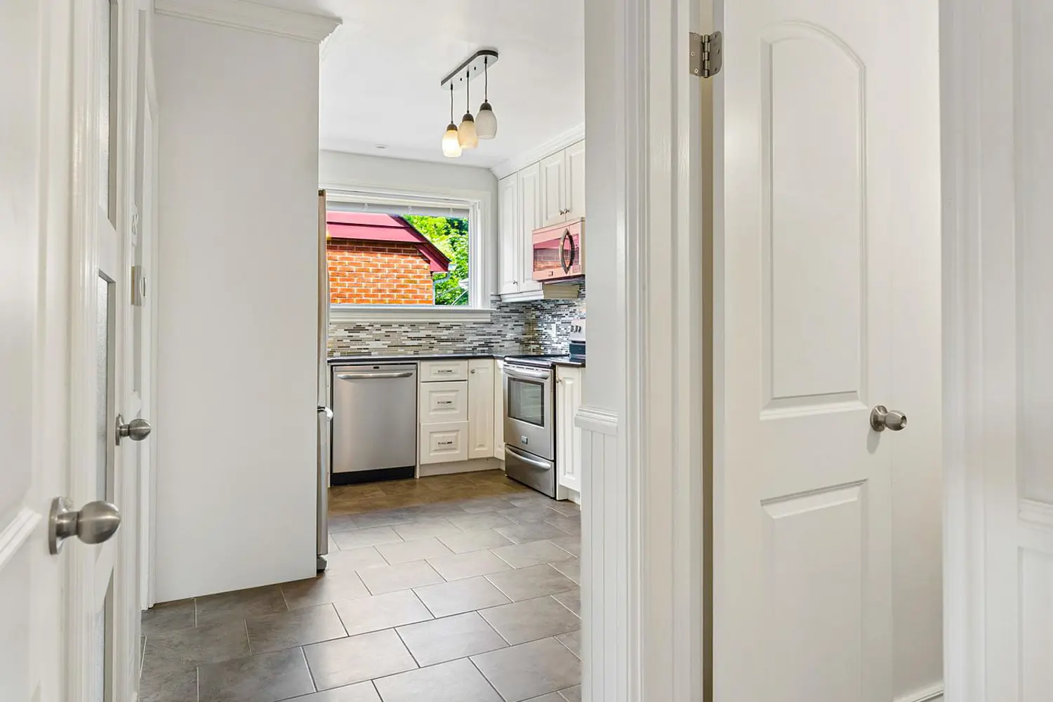 580 Weber Street photo 3