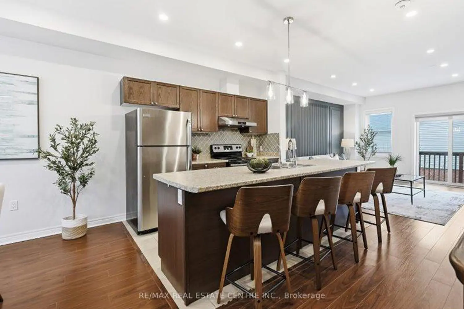 122 Dundas Street 9 photo 4