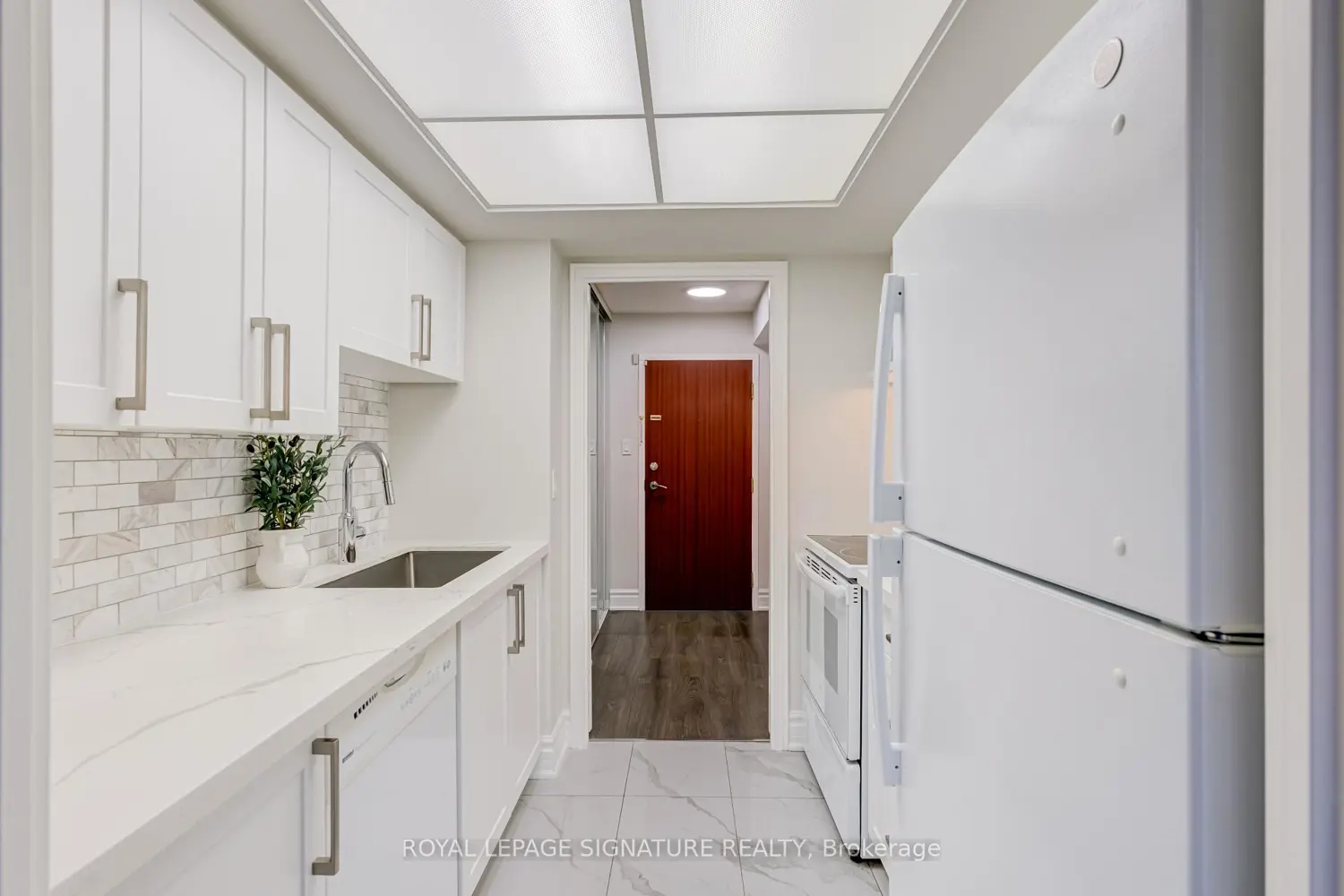 880 Dundas Street 405 photo 3