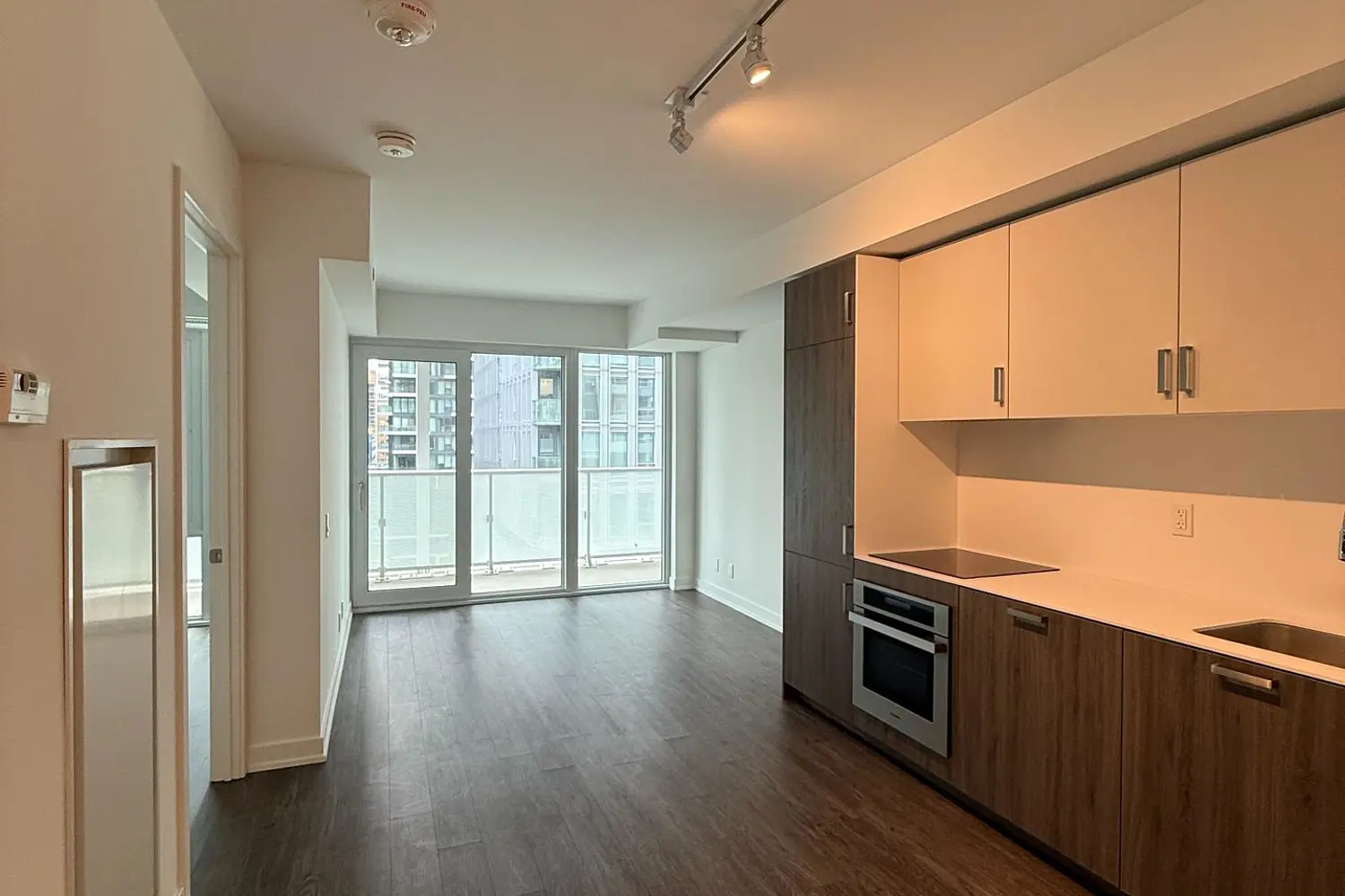 88 Queen Street 815 photo 3