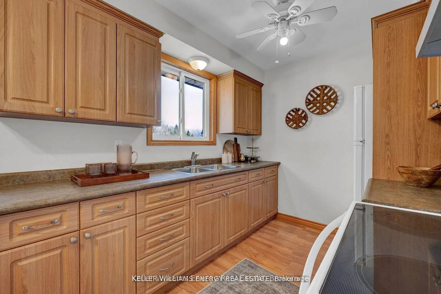 693 Waverly Street photo 5