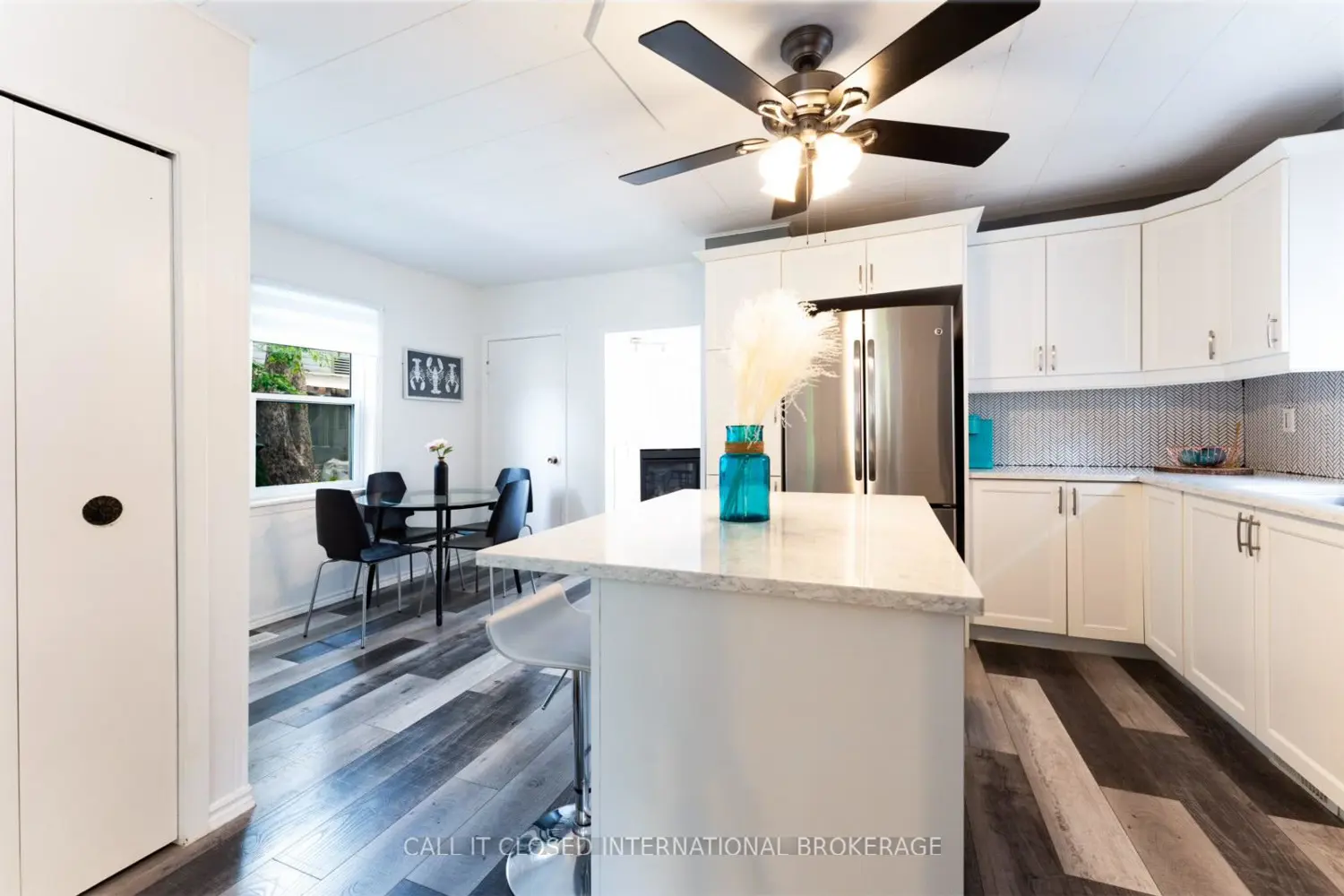 326 Smith Street photo 4