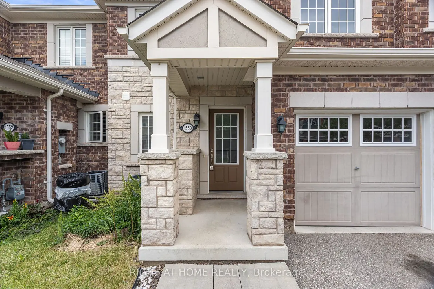 1550 Gainer Crescent photo 2
