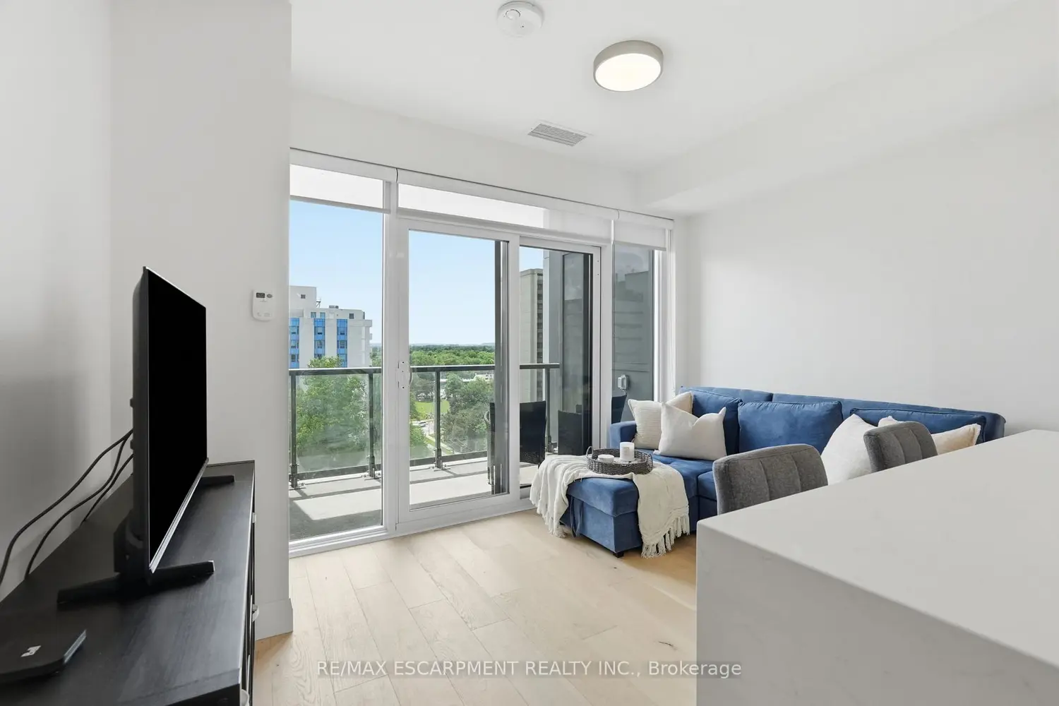 500 Brock Avenue 909 photo 3