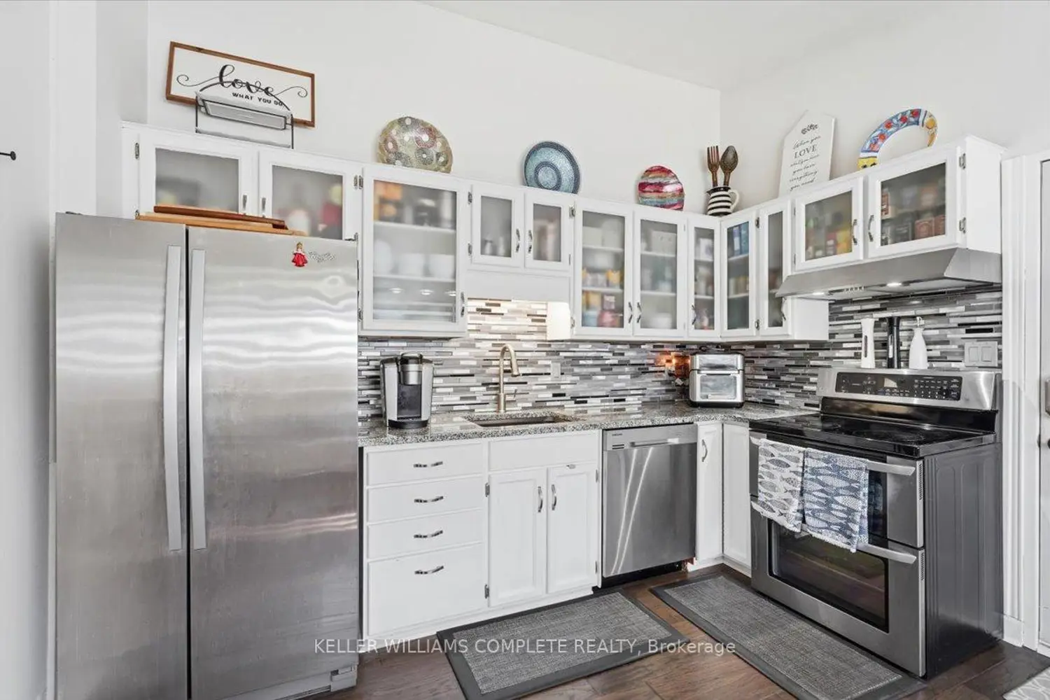 3255 Prior Crescent photo 5