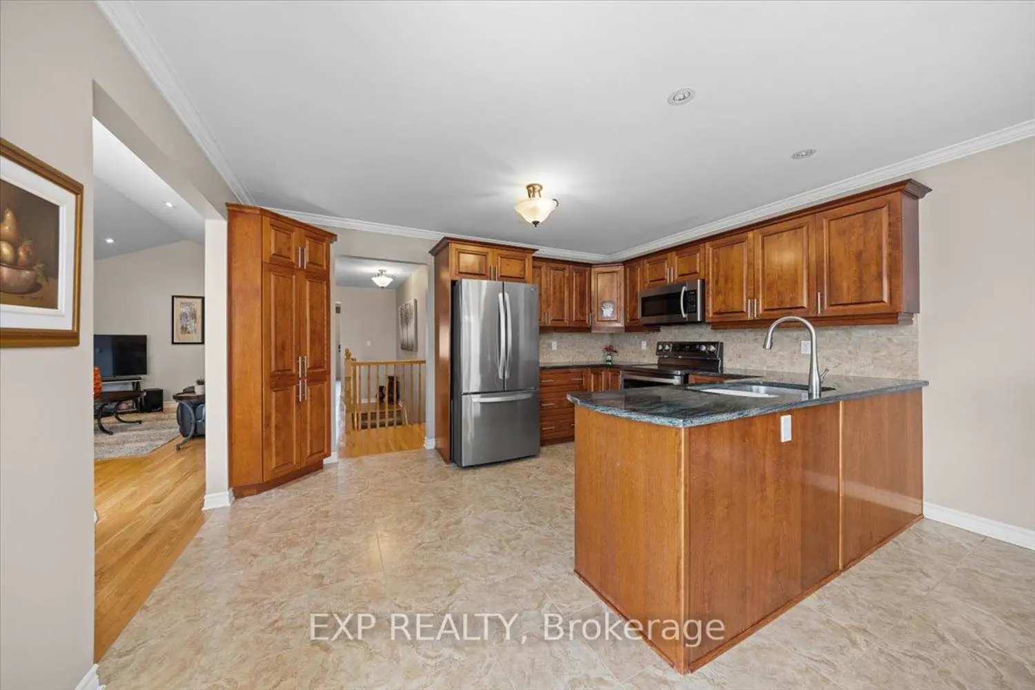 35 Honore Crescent photo 4