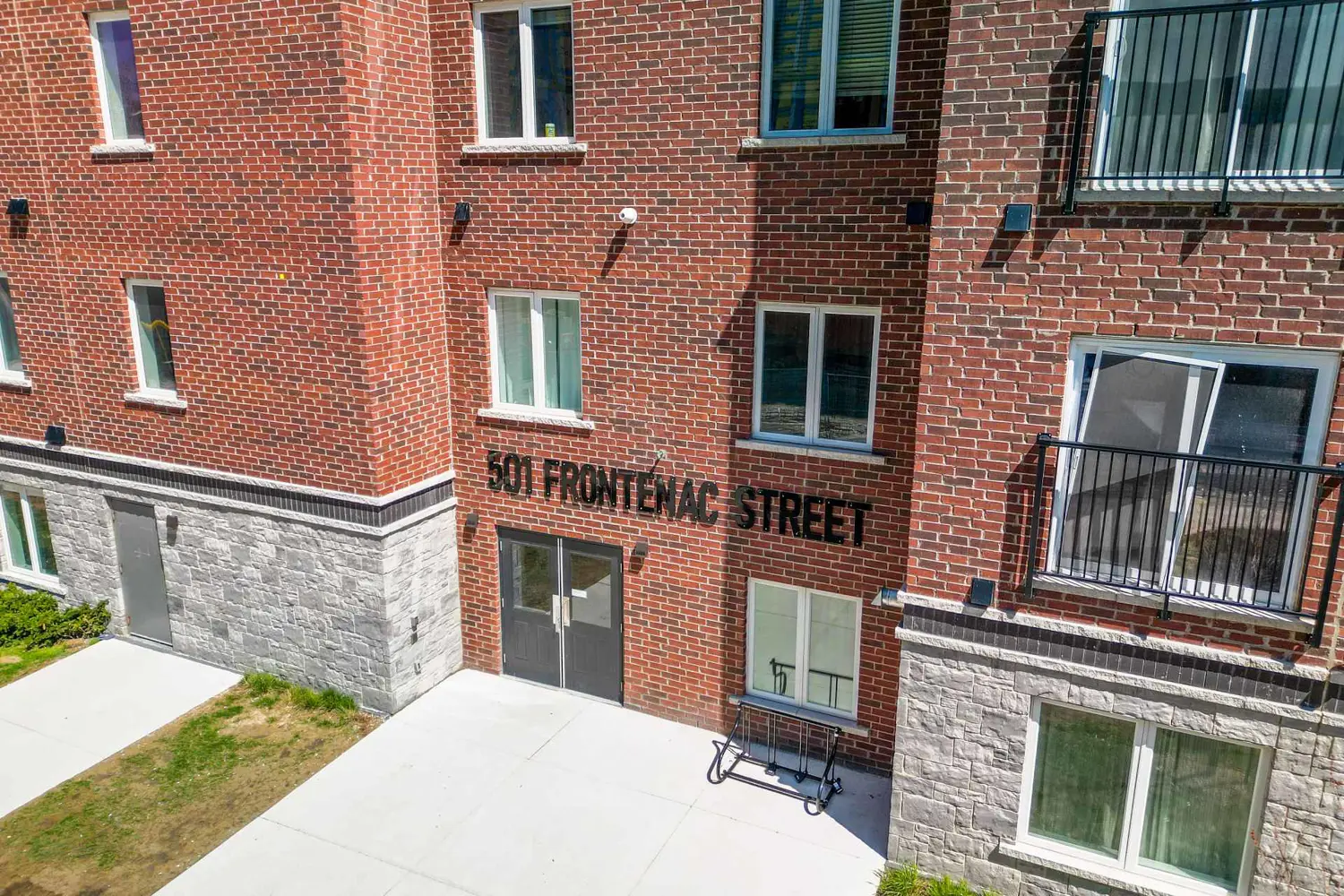 501 Frontenac Street 402