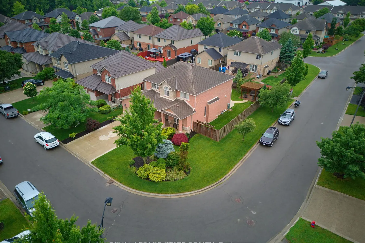 73 Degrow Crescent