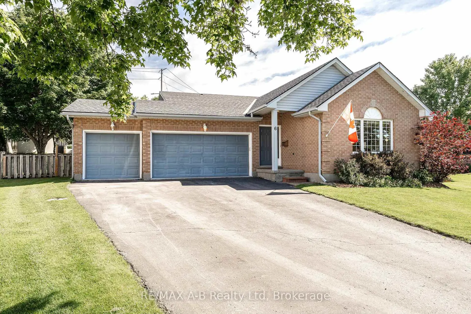 6 Meadowridge Court