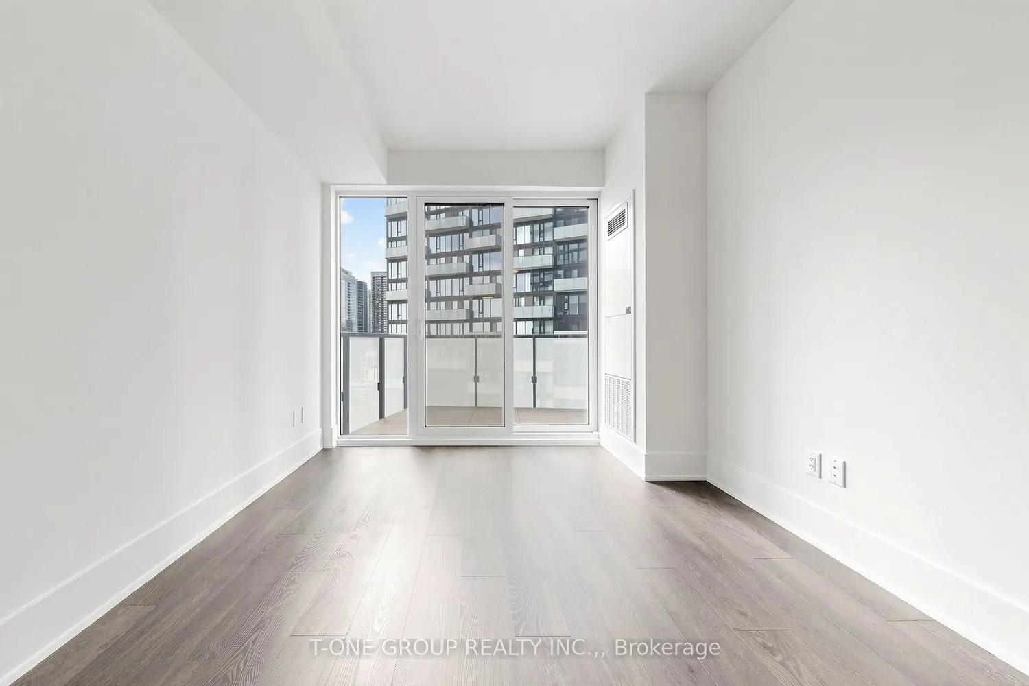 470 Front Street 1708 photo 2