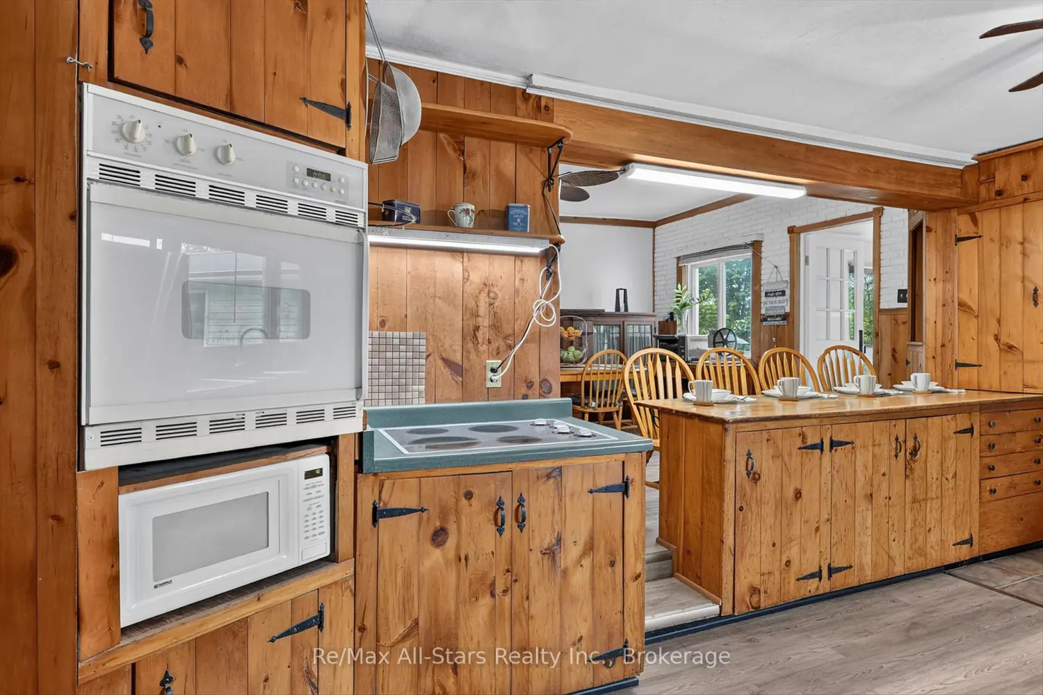 4077 Monck Road photo 3