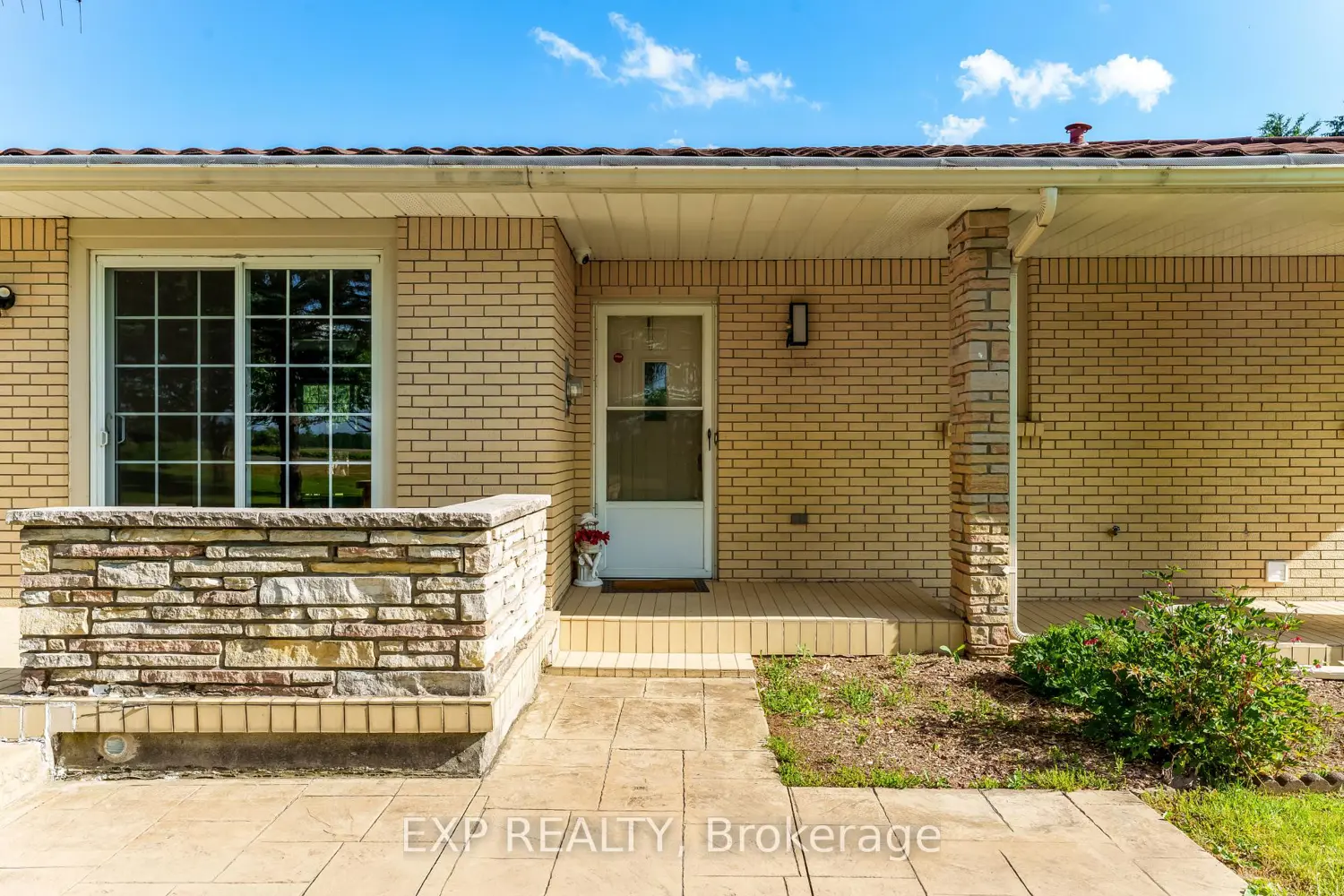 2047 Hamilton Road photo 2