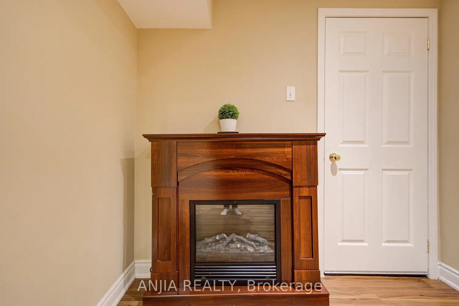 174 Goldenwood Crescent