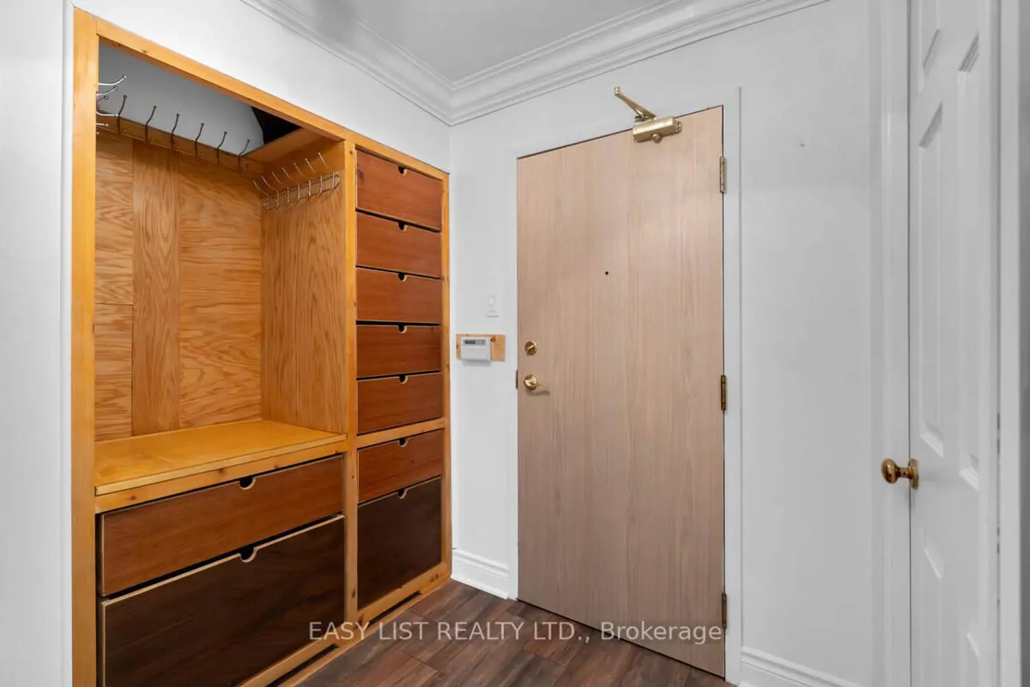 20 Harding Boulevard 810 photo 3