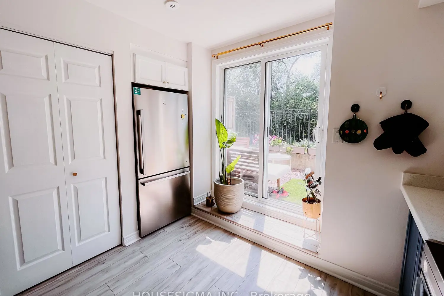 870 Jane Street 114 photo 5