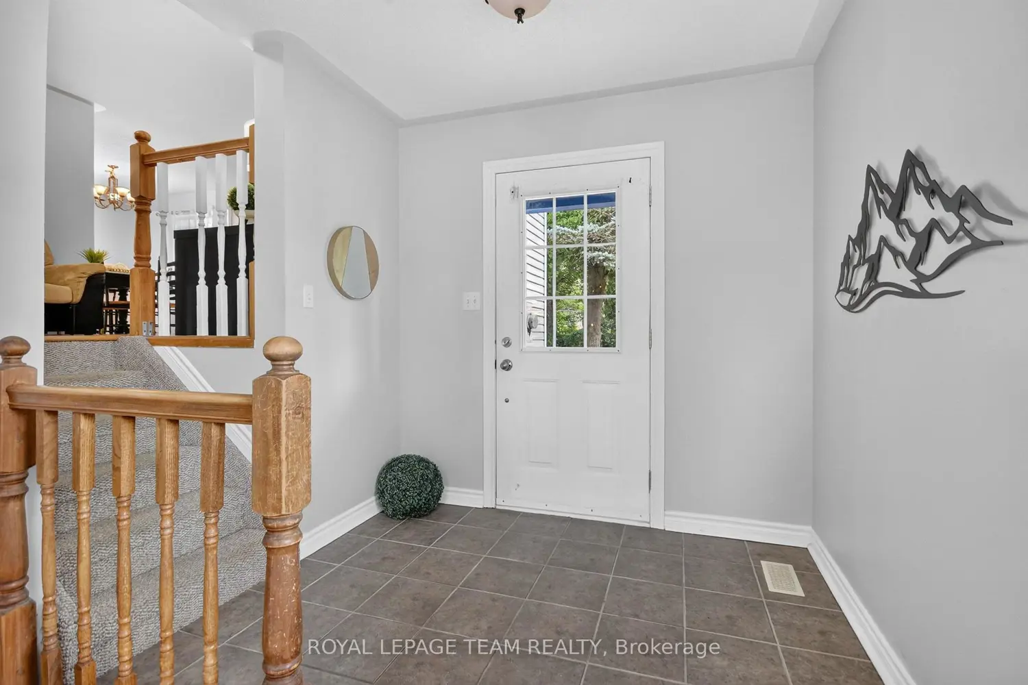 148 Charlotte Street photo 4