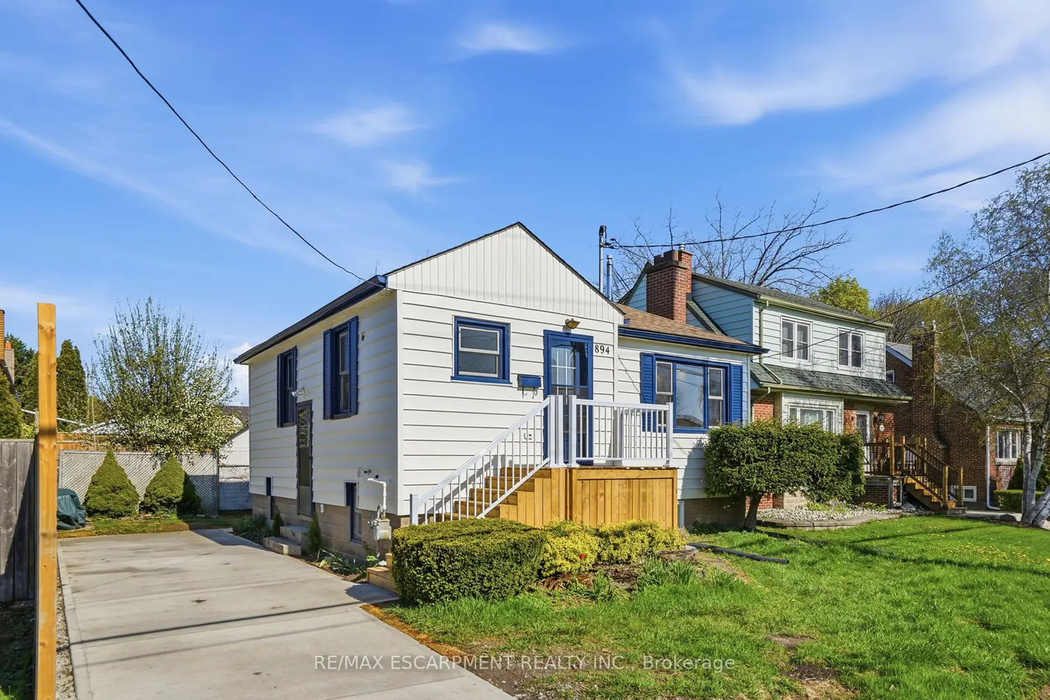 894 Garth Street photo 2