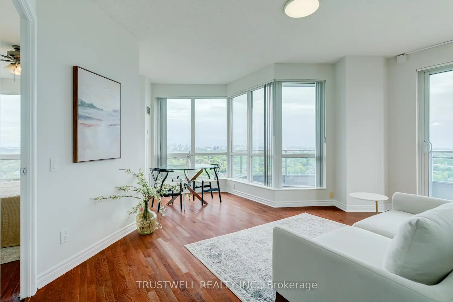 60 Byng Avenue 2210 photo 3