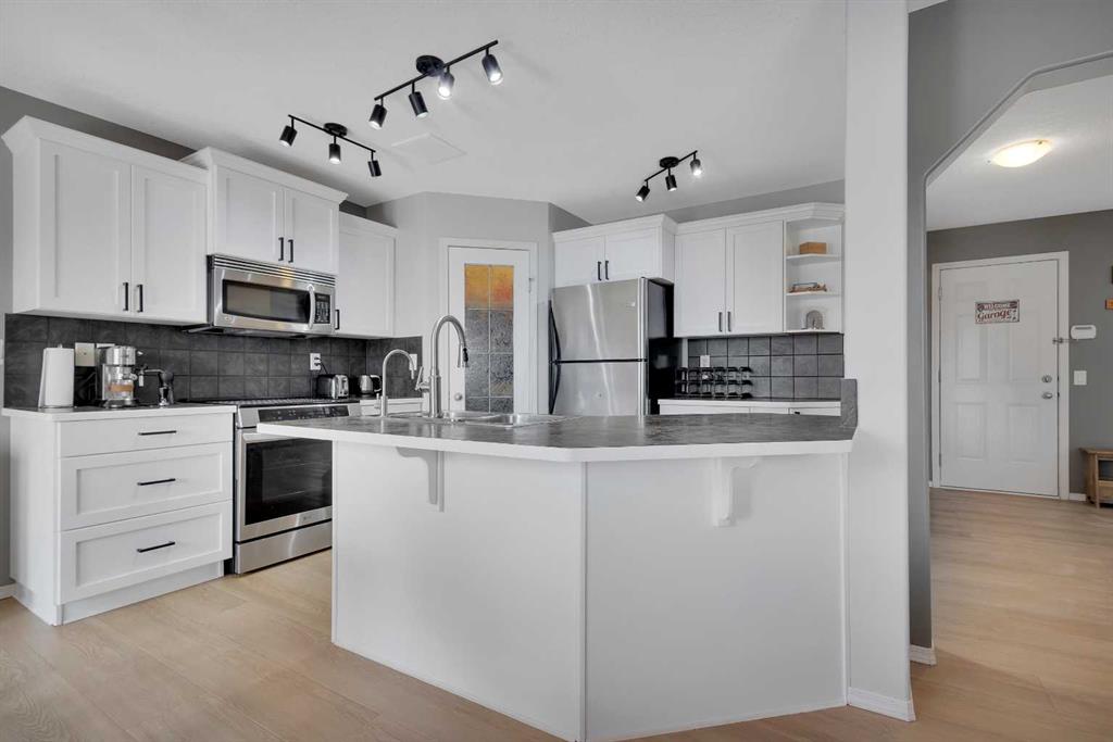19 Oxley Close, Red Deer, AB, T4P 0B8 photo 3
