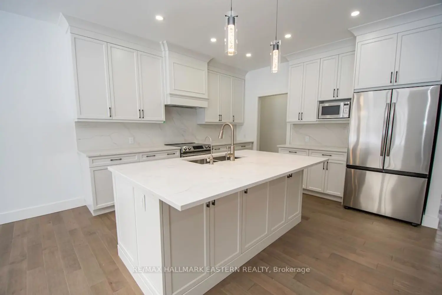 11 Maplewood Court photo 4